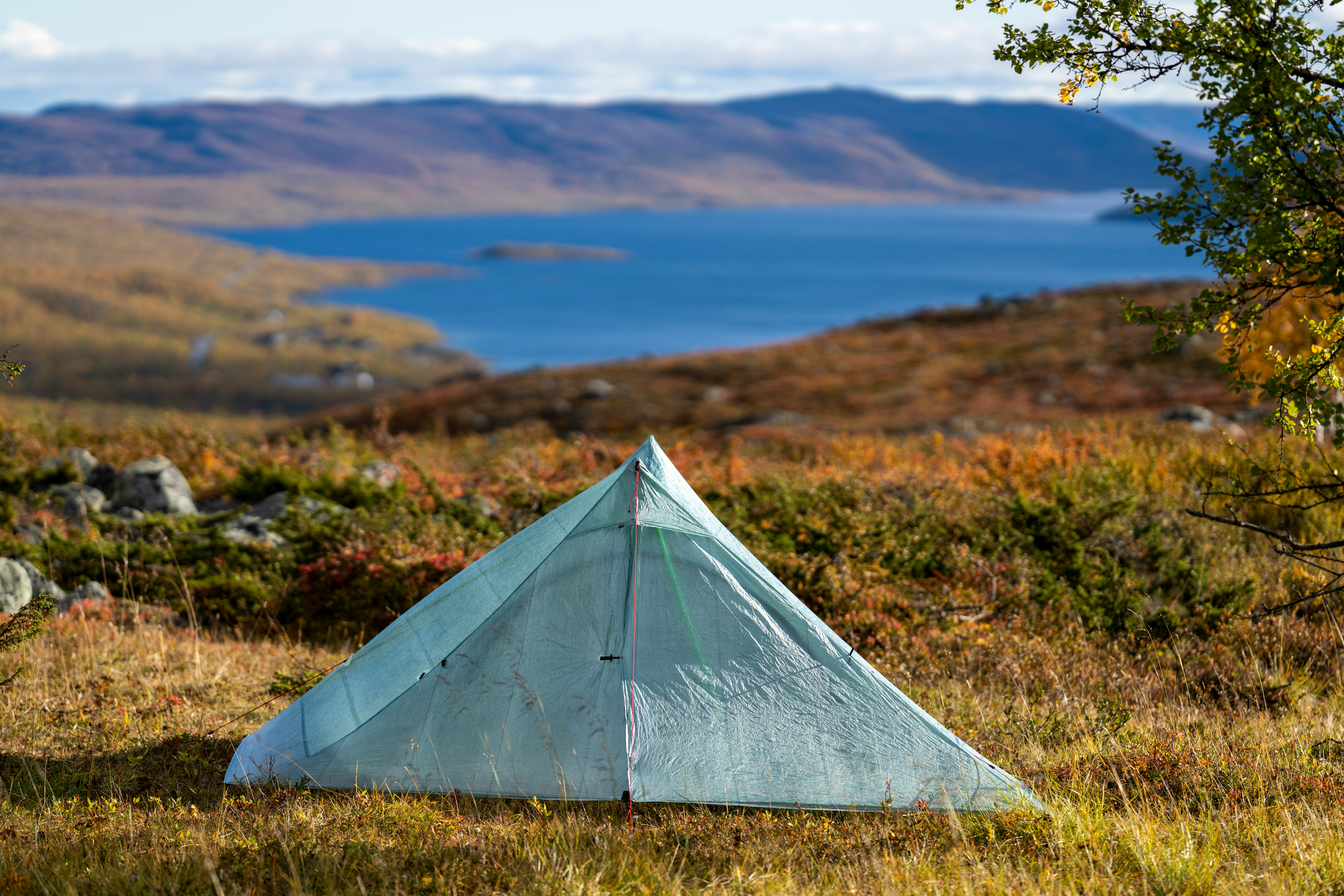 Na Finlândia, o acesso à natureza é garantido a todos, e é possível acampar mesmo em terrenos particulares | FOTO: Hendrik Morkel/Unsplash